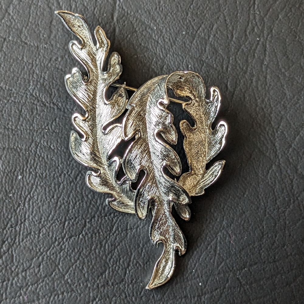 Lisner Twisted Leaves Silver Tone Pin Vintage